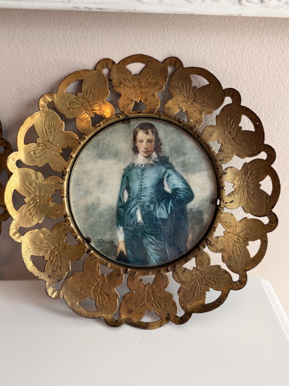 2 Vintage 6” Brass Butterfly Frame Hanging Art Pinkie Girl And Blue Boy England - Picture 3 of 10